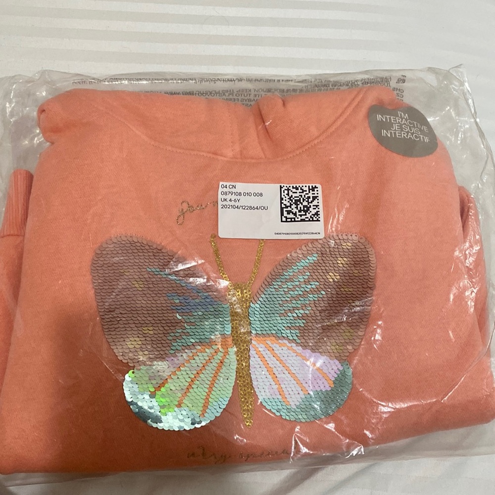 Super cute long sleeve hoodie for little girls. H&M